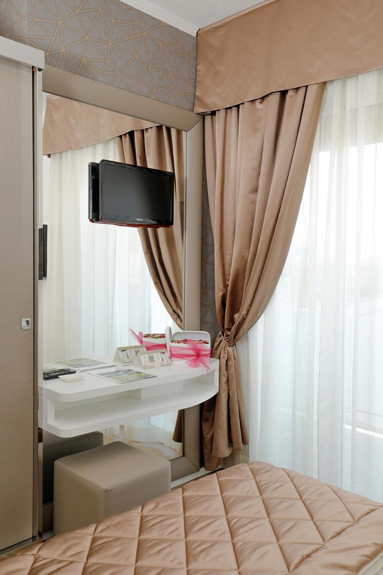 Alexander Milano Marittima