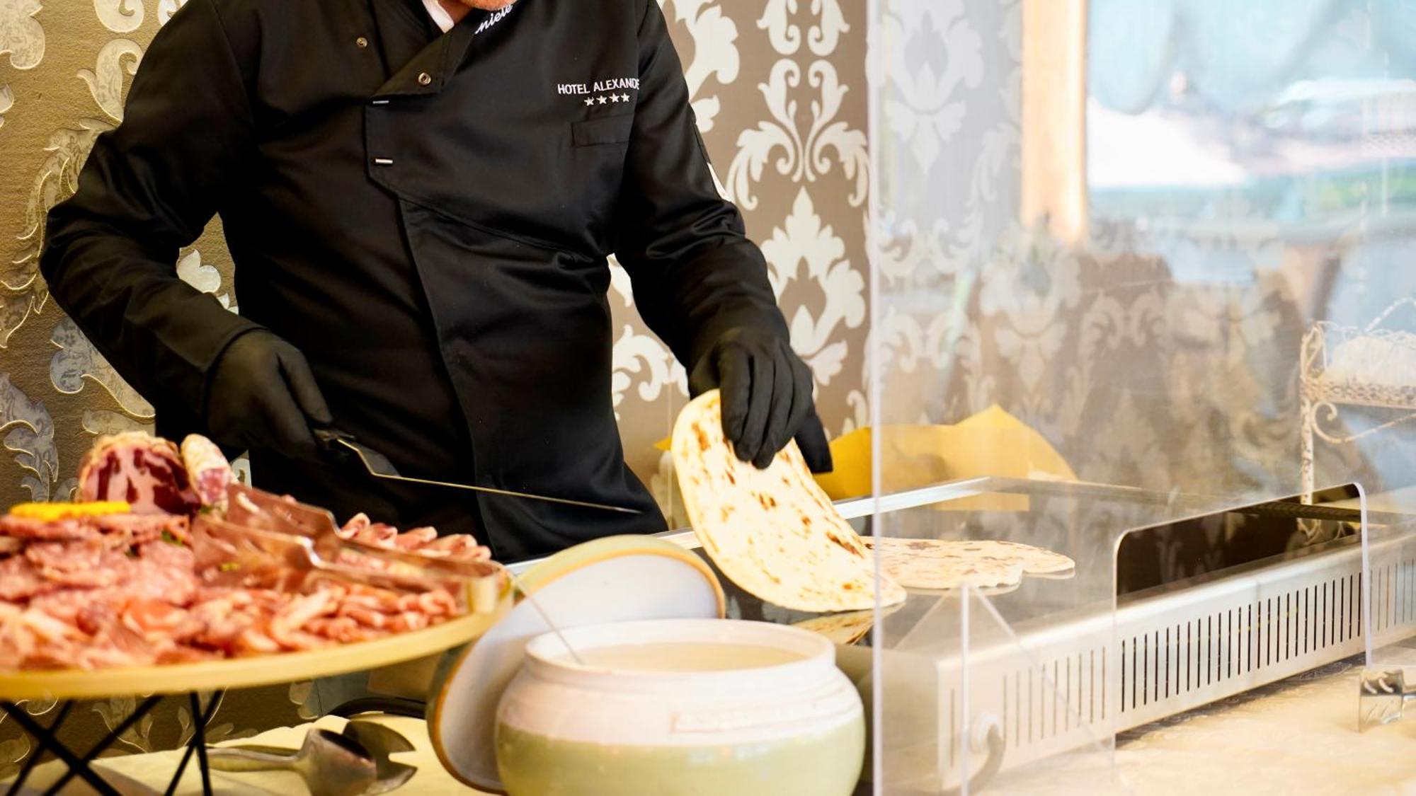 Alexander Hotel 4*
